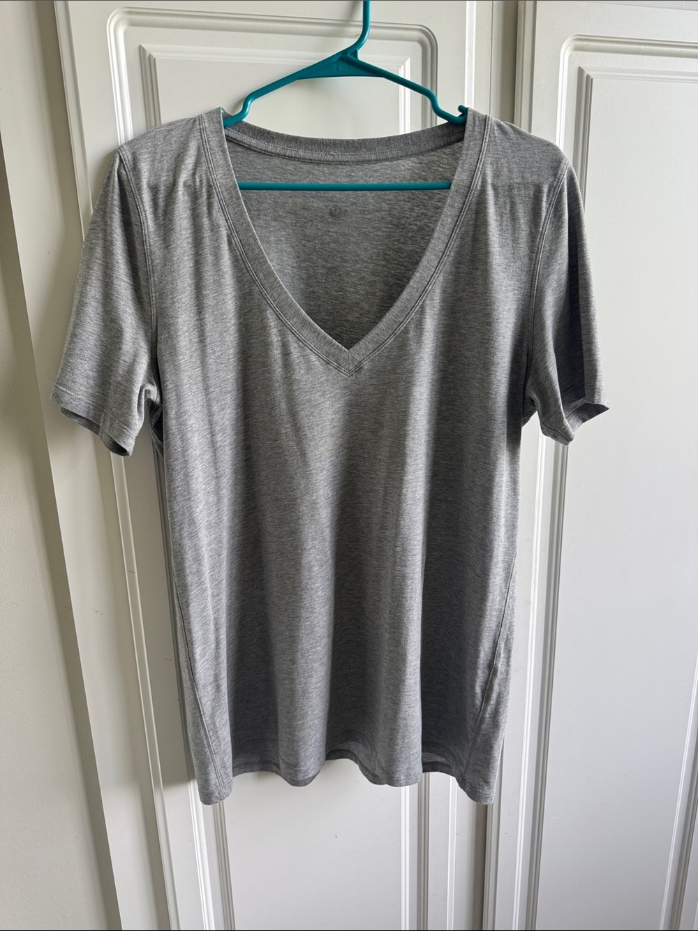 Lululemon V-neck short sleeve women’s T-shirt, XL
